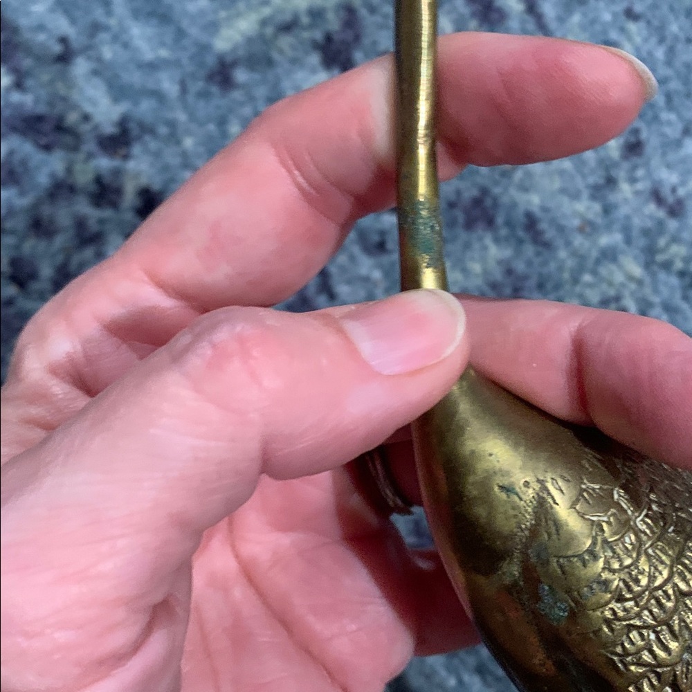 Vintage brass 12” textured detailed crane bird statue on round base some patina - Picture 8 of 9